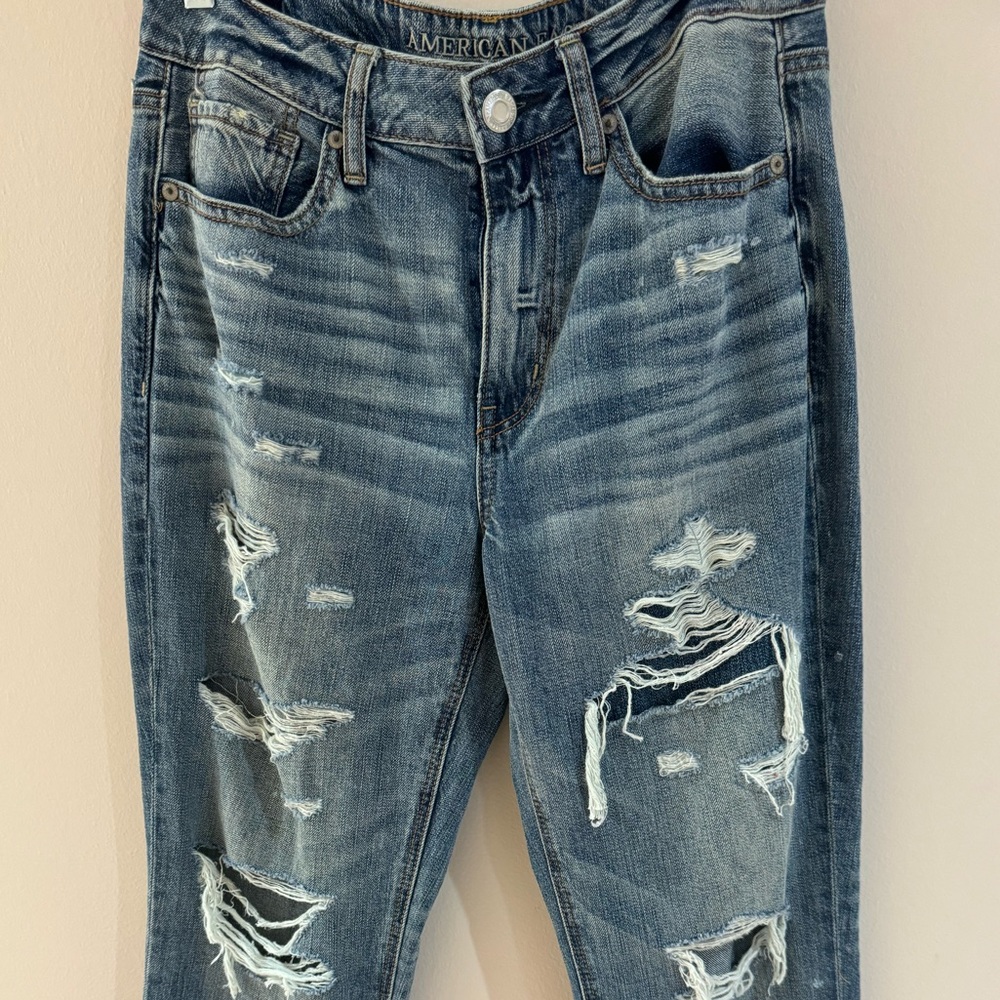 American Eagle Distressed High Rise Tomgirl Jeans